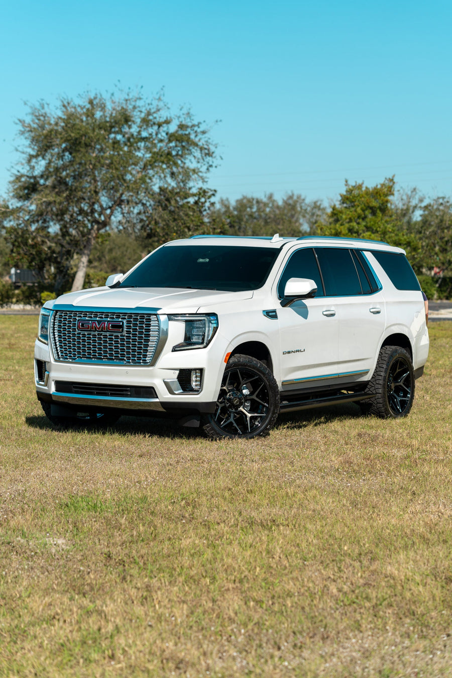 GMC YUKON DENALI 4PLAY WHEELS 4P06 22X10 285_50_22 TIRES NO LIFT