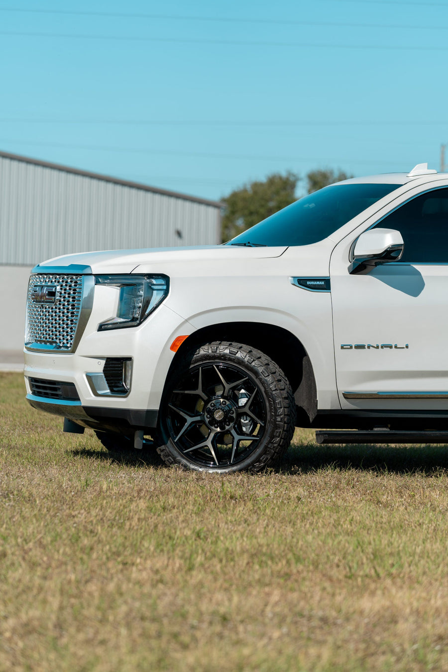 GMC YUKON DENALI 4PLAY WHEELS 4P06 22X10 285_50_22 TIRES NO LIFT