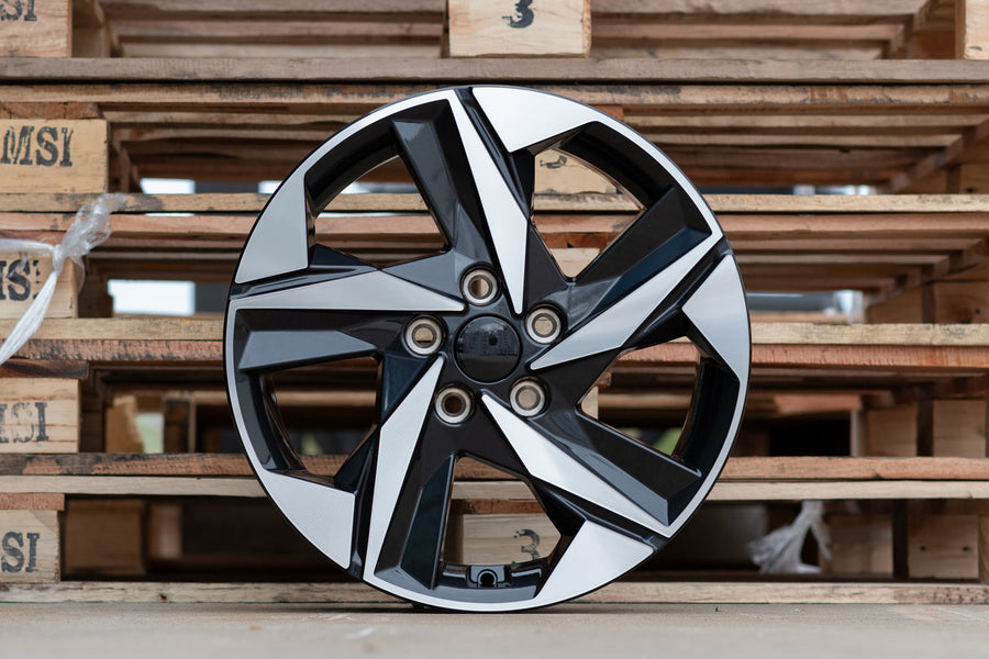 OE Wheels HY12 Lifestyle Photos