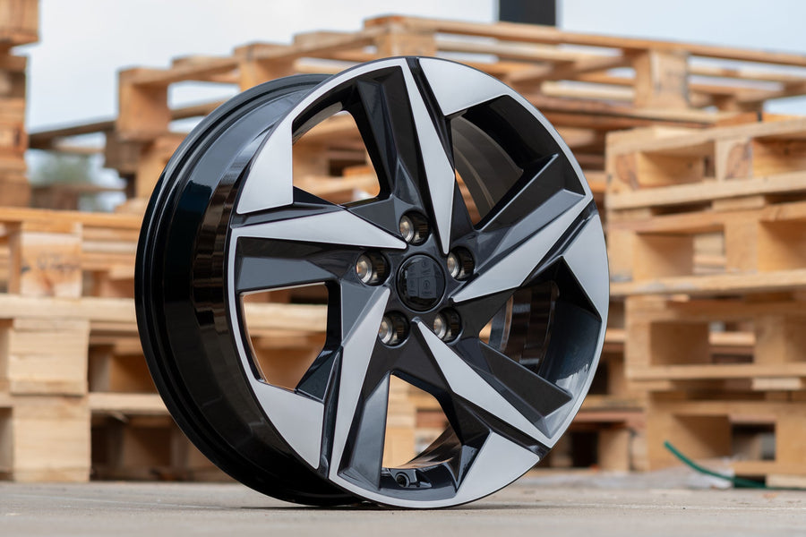 OE Wheels HY12 Lifestyle Photos
