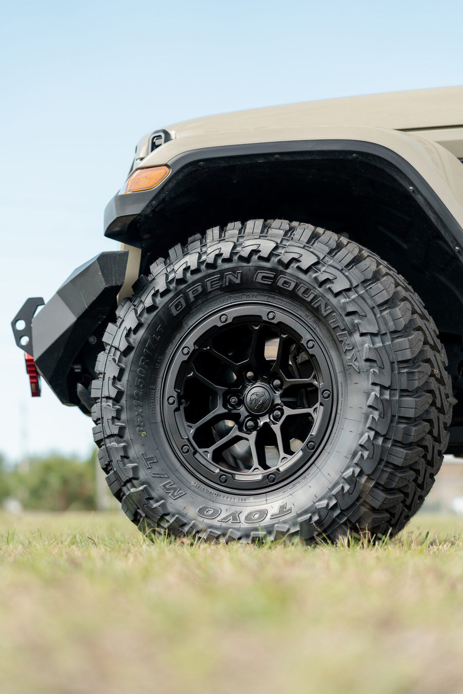 JEEP GLADIATOR DEFIANT WHEELS DF01 17X8 35X12.5X17 TOYO TIRES