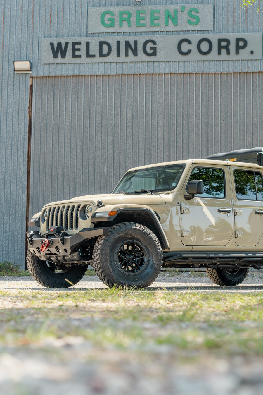 JEEP GLADIATOR DEFIANT WHEELS DF01 17X8 35X12.5X17 TOYO TIRES