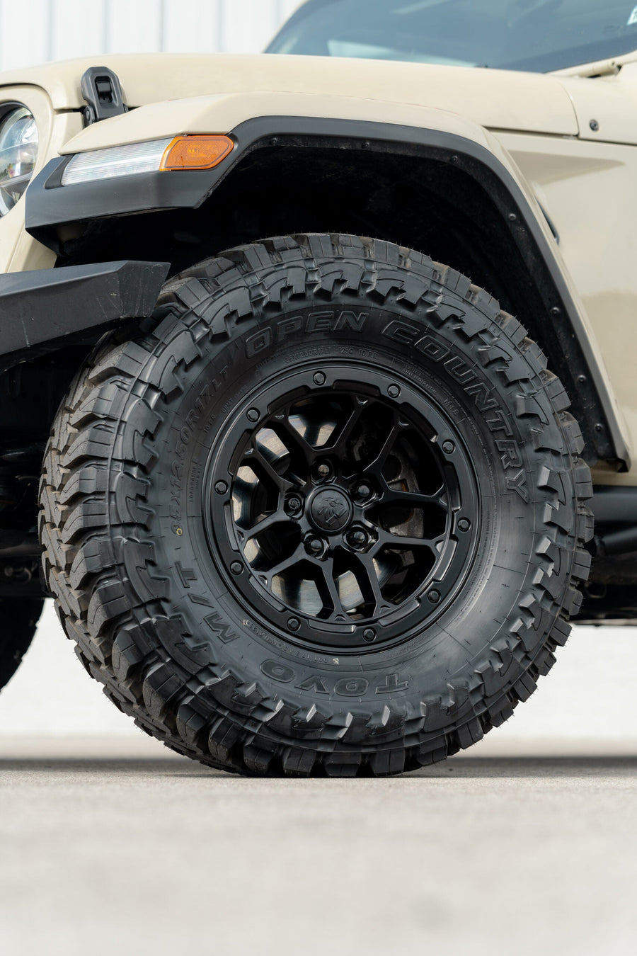 JEEP GLADIATOR DEFIANT WHEELS DF01 17X8 35X12.5X17 TOYO TIRES