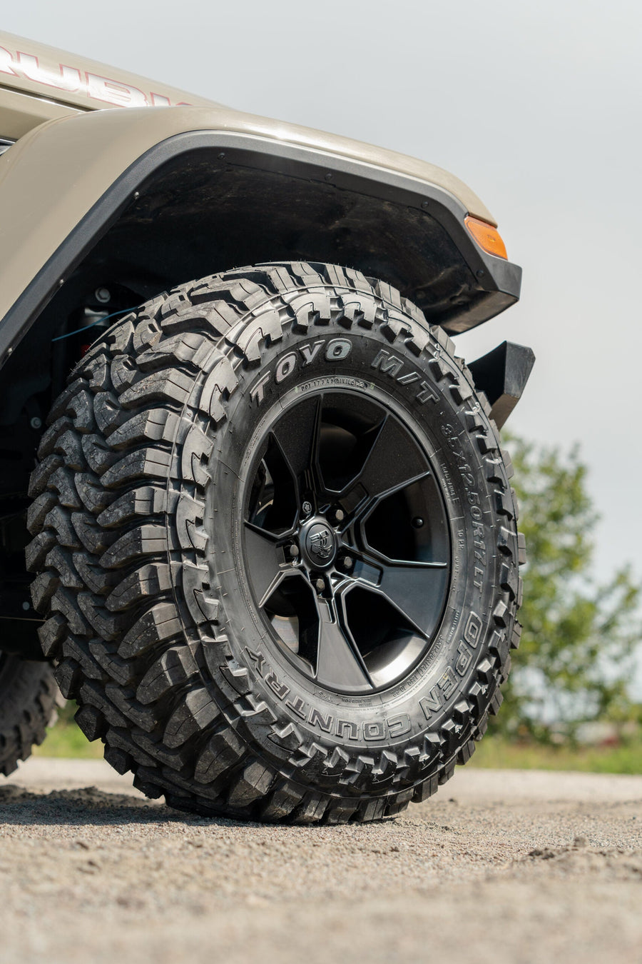 JEEP GLADIATOR DEFIANT WHEELS DF02 17X8 35X12.5X17 TOYO TIRES