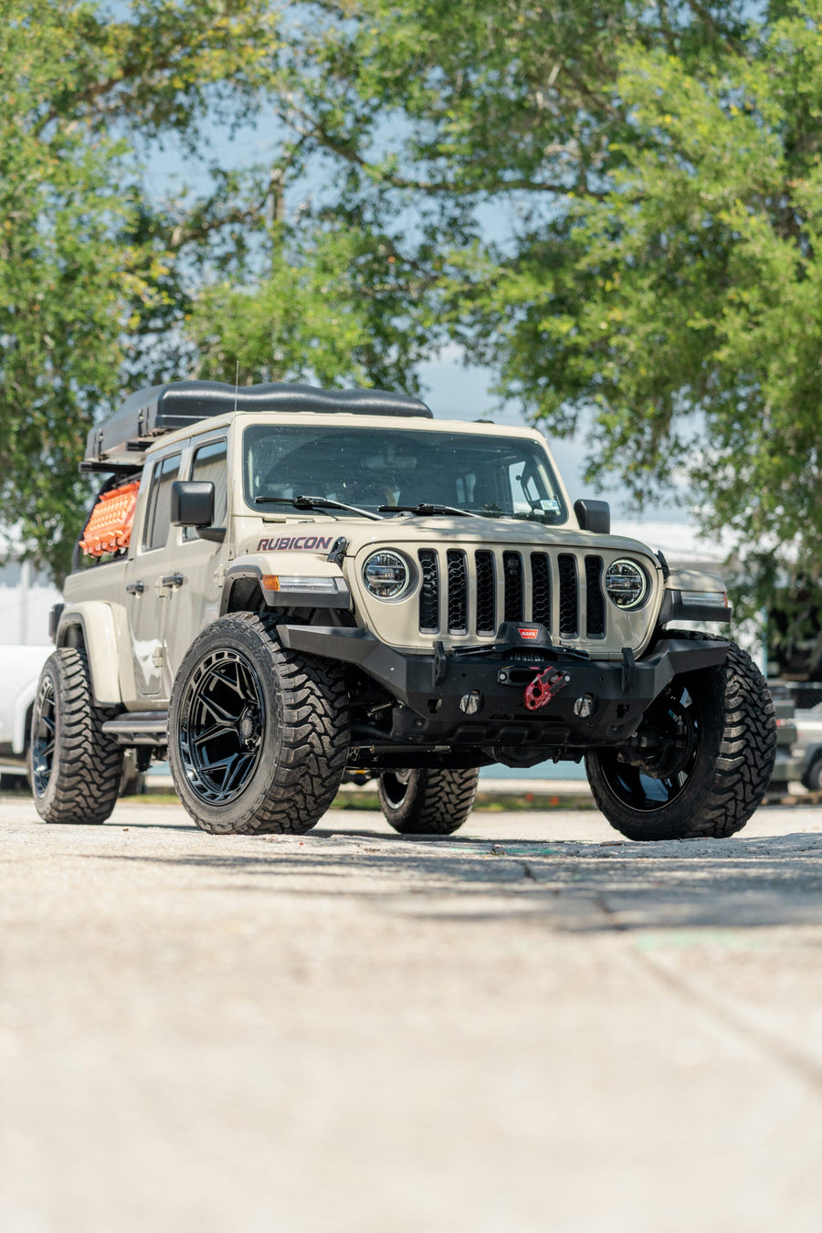 JEEP GLADIATOR RUBICON 4PLAY WHEELS 4P55 22X12 35X12.5X22 TOYO TIRES STOCK SUSPENSION