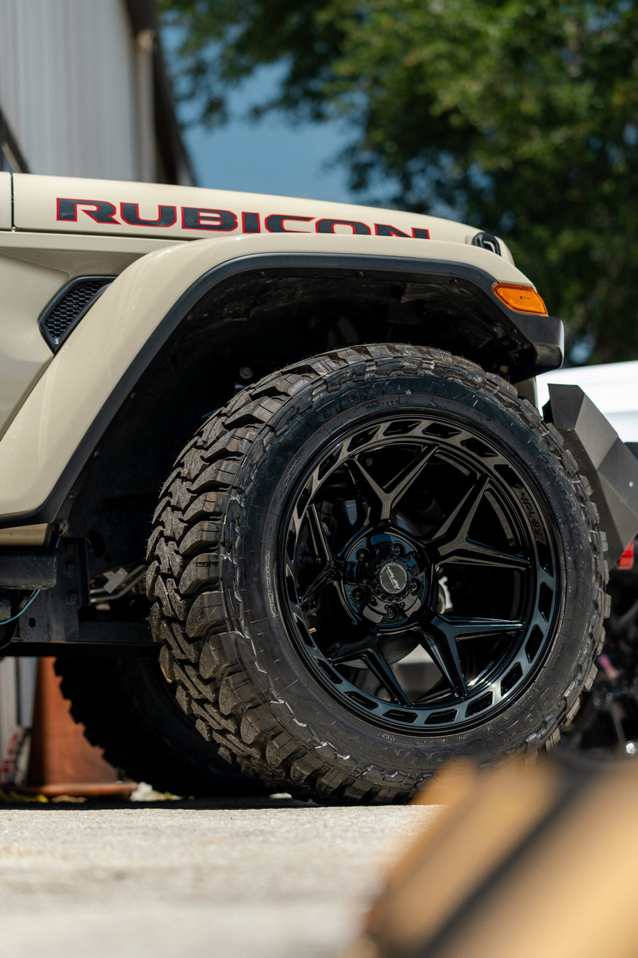 JEEP GLADIATOR RUBICON 4PLAY WHEELS 4P55 22X12 35X12.5X22 TOYO TIRES STOCK SUSPENSION
