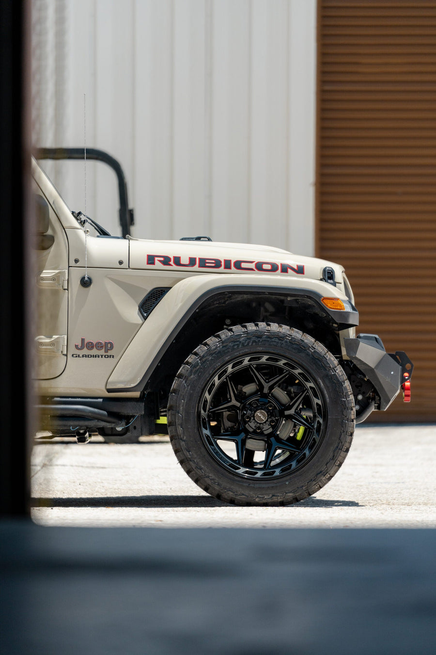 JEEP GLADIATOR RUBICON 4PLAY WHEELS 4P55 22X12 35X12.5X22 TOYO TIRES STOCK SUSPENSION