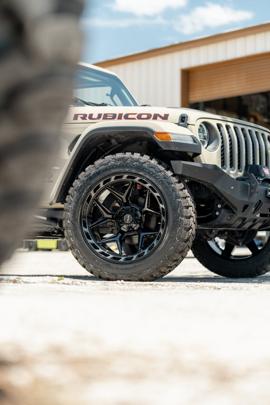 JEEP GLADIATOR RUBICON 4PLAY WHEELS 4P55 22X12 35X12.5X22 TOYO TIRES STOCK SUSPENSION