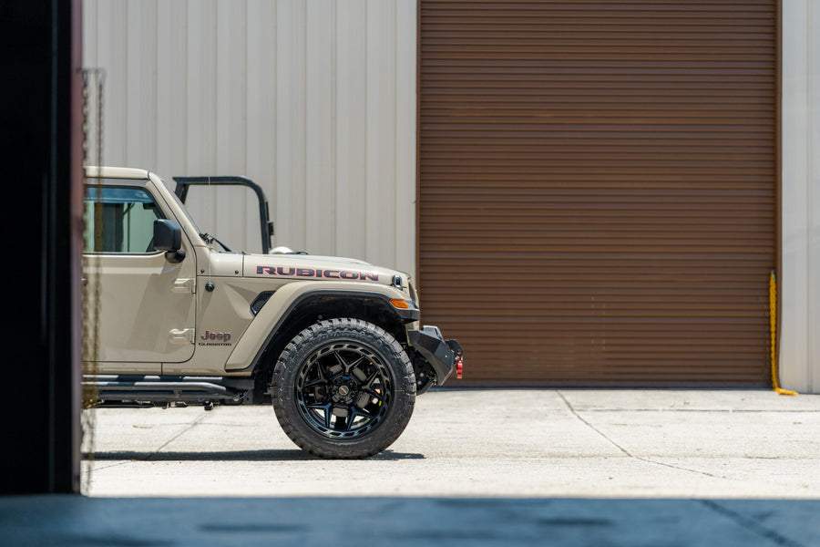 JEEP GLADIATOR RUBICON 4PLAY WHEELS 4P55 22X12 35X12.5X22 TOYO TIRES STOCK SUSPENSION