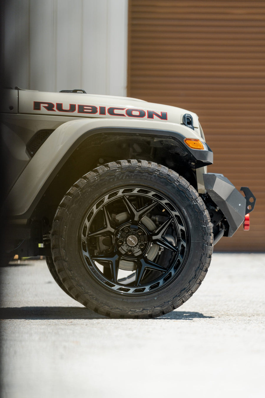 JEEP GLADIATOR RUBICON 4PLAY WHEELS 4P55 22X12 35X12.5X22 TOYO TIRES STOCK SUSPENSION