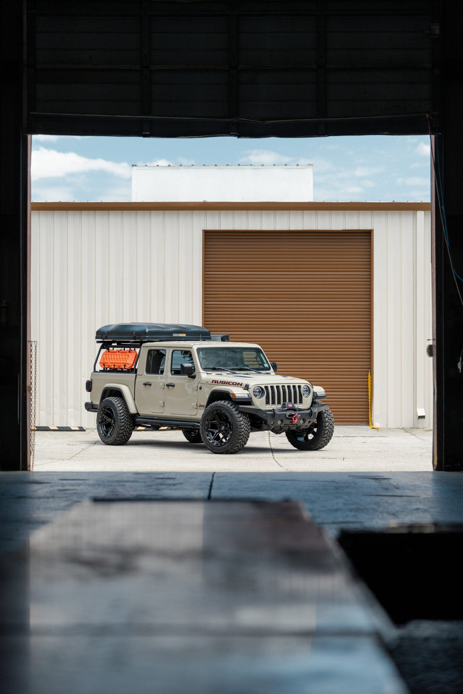 JEEP GLADIATOR RUBICON 4PLAY WHEELS 4P55 22X12 35X12.5X22 TOYO TIRES STOCK SUSPENSION