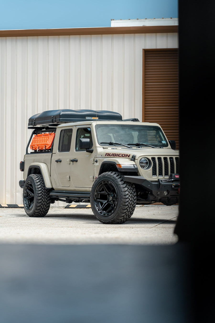 JEEP GLADIATOR RUBICON 4PLAY WHEELS 4P55 22X12 35X12.5X22 TOYO TIRES STOCK SUSPENSION