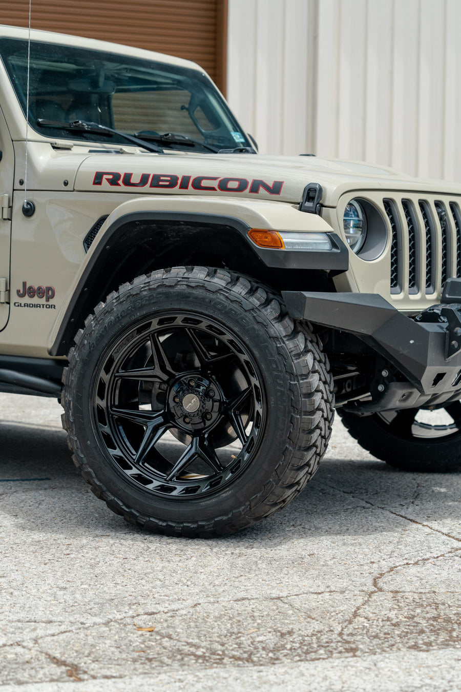 JEEP GLADIATOR RUBICON 4PLAY WHEELS 4P55 22X12 35X12.5X22 TOYO TIRES STOCK SUSPENSION