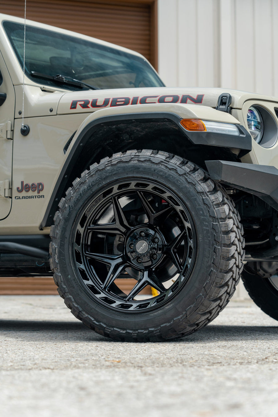 JEEP GLADIATOR RUBICON 4PLAY WHEELS 4P55 22X12 35X12.5X22 TOYO TIRES STOCK SUSPENSION