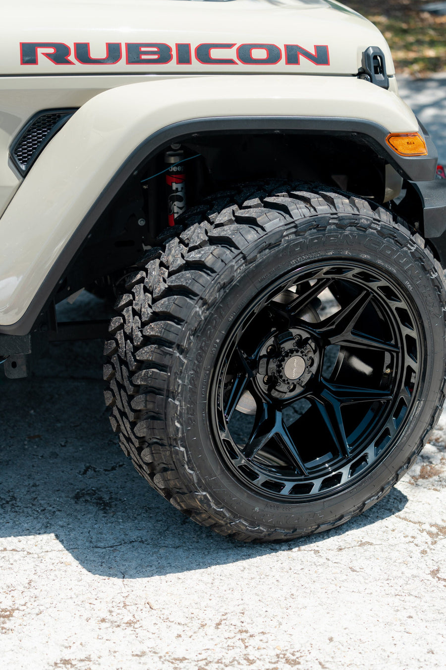 JEEP GLADIATOR RUBICON 4PLAY WHEELS 4P55 22X12 35X12.5X22 TOYO TIRES STOCK SUSPENSION