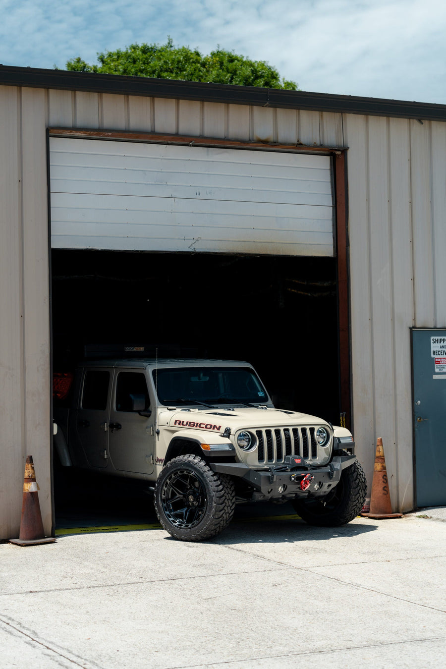 JEEP GLADIATOR RUBICON 4PLAY WHEELS 4P55 22X12 35X12.5X22 TOYO TIRES STOCK SUSPENSION