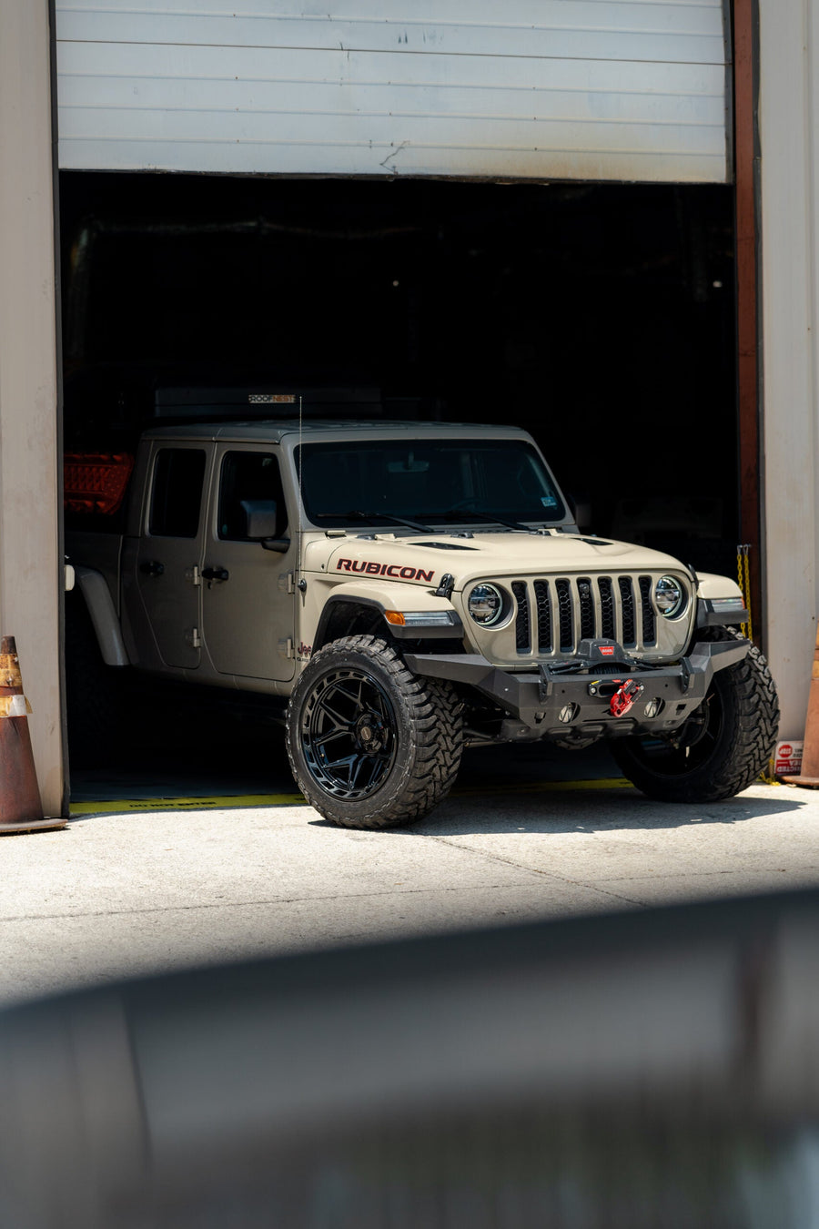 JEEP GLADIATOR RUBICON 4PLAY WHEELS 4P55 22X12 35X12.5X22 TOYO TIRES STOCK SUSPENSION