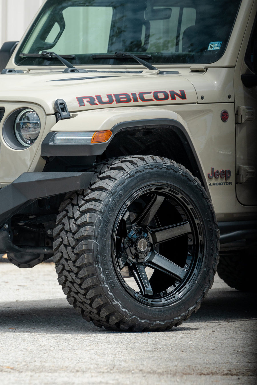 JEEP GLADIATOR RUBICON 4PLAY WHEELS 4P63 22X12 35X12.5X22 TOYO TIRES STOCK SUSPENSION