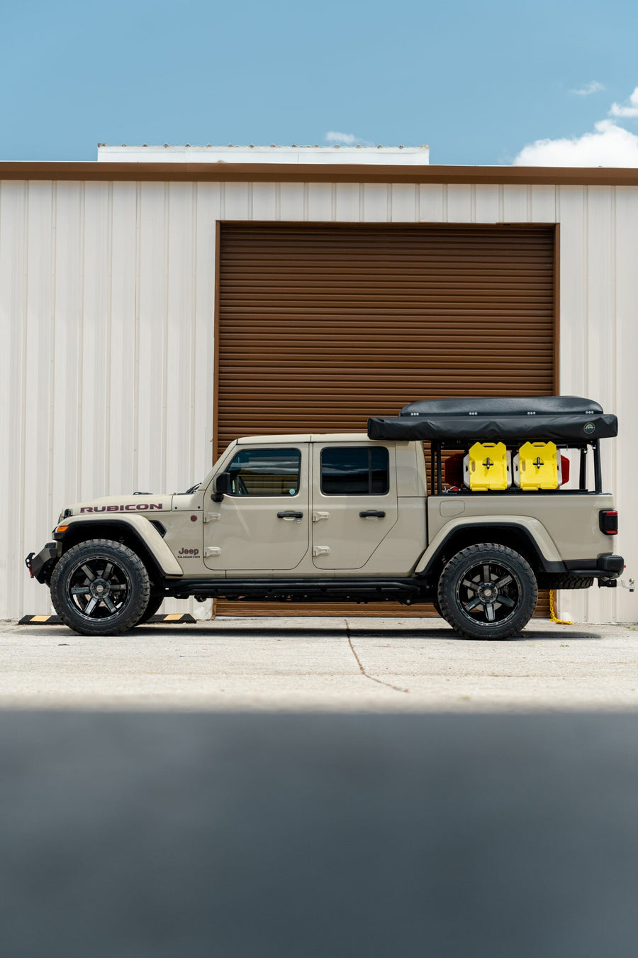 JEEP GLADIATOR RUBICON 4PLAY WHEELS 4P63 22X12 35X12.5X22 TOYO TIRES STOCK SUSPENSION