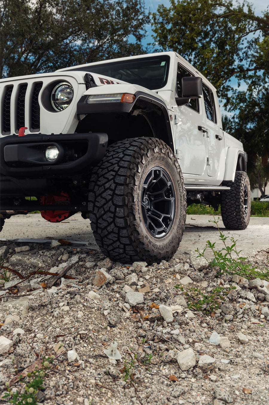 Jeep Gladiator DEFIANT Wheels DF03 Satin Charcoal 2-Tone 17×9 35x12.5x17 TOYO Open Country Tire