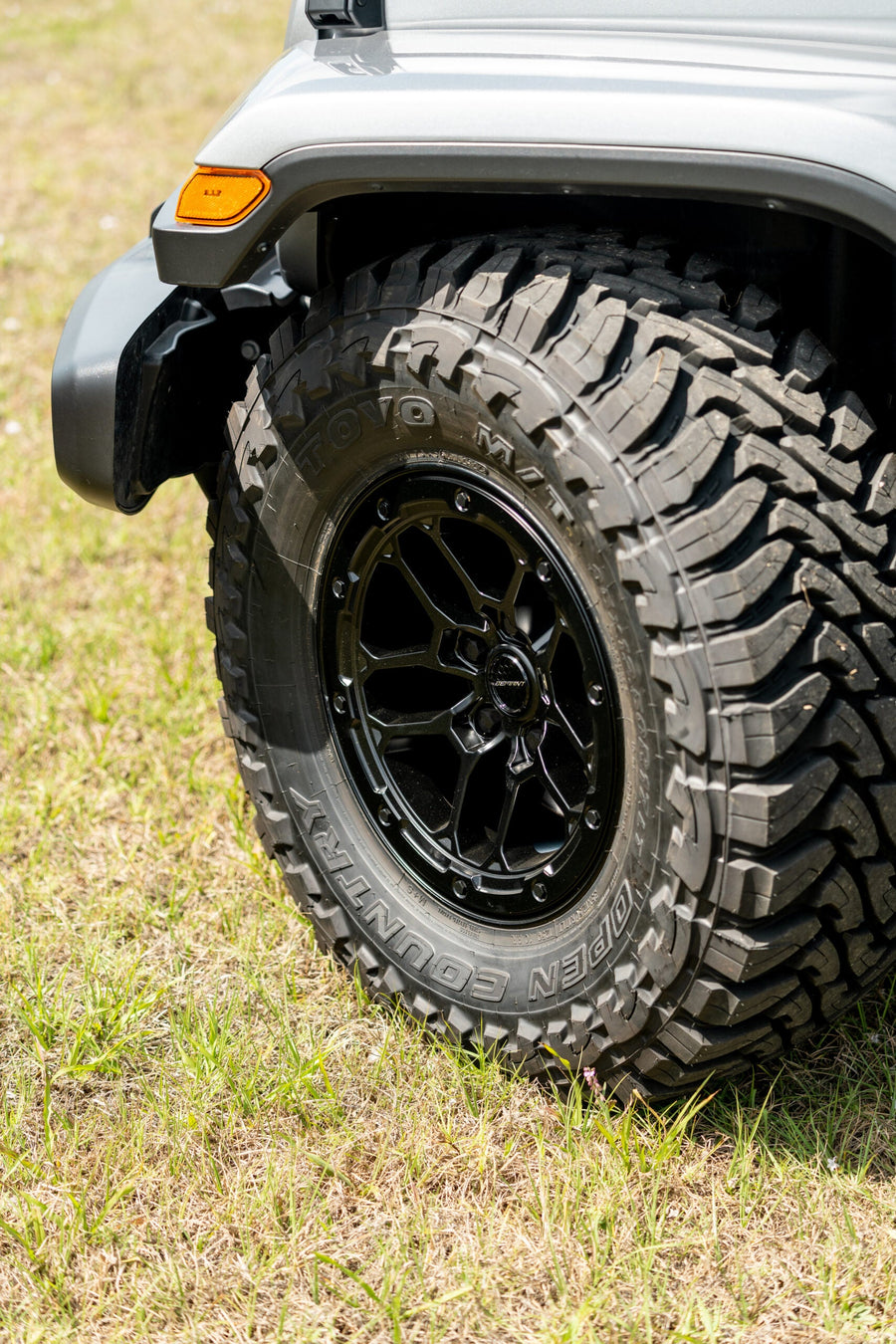 JEEP WRANGLER DEFIANT WHEELS RIMS DF01 BLACK 35X12.5X17 TOYO TIRES NO LIFT STOCK SUSPENSION