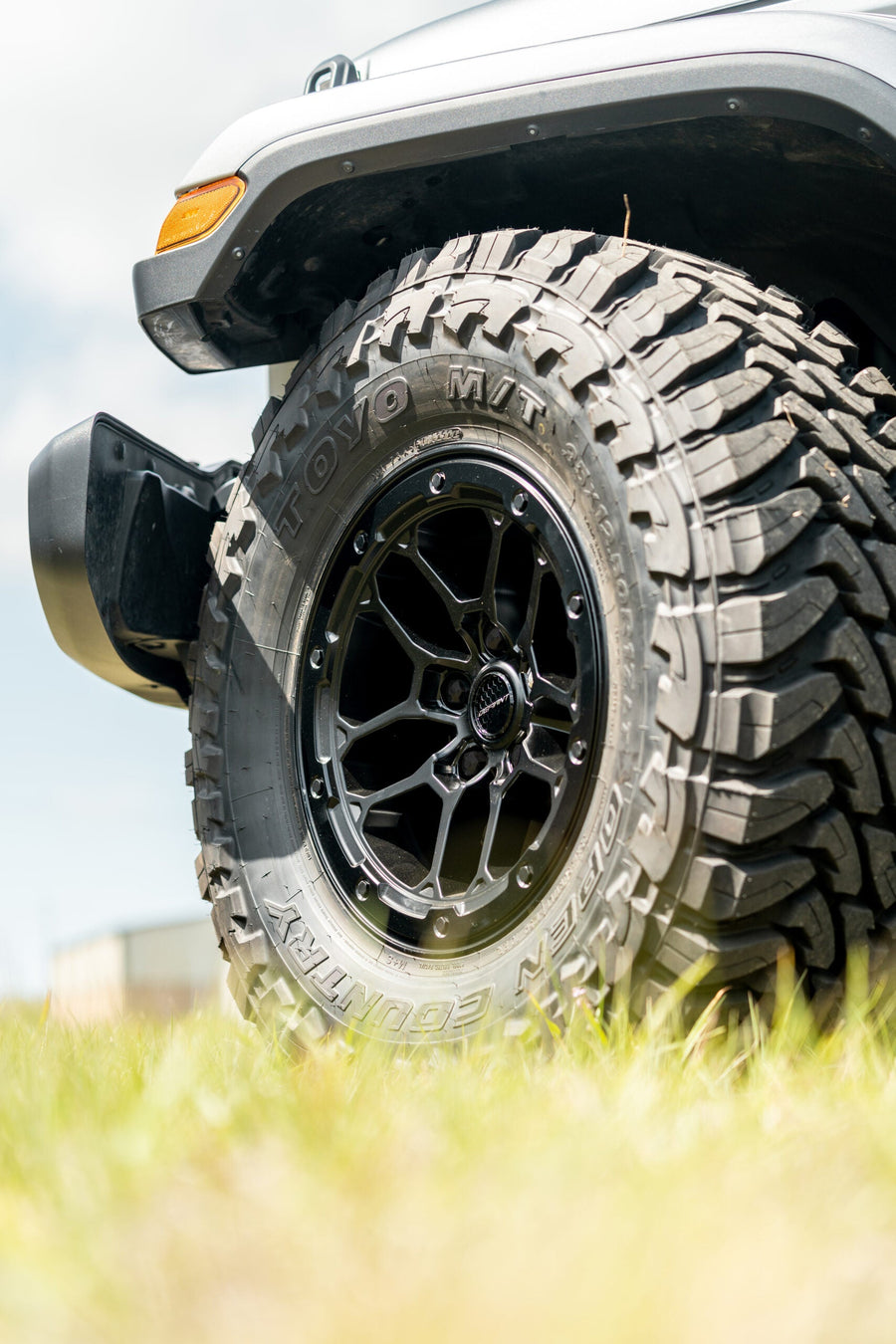 JEEP WRANGLER DEFIANT WHEELS RIMS DF01 BLACK 35X12.5X17 TOYO TIRES NO LIFT STOCK SUSPENSION