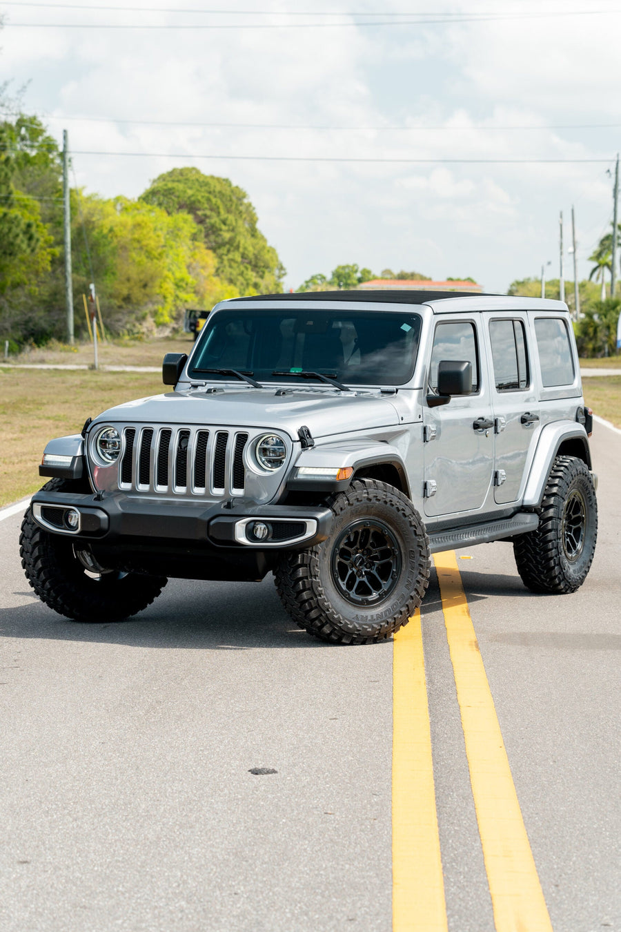 JEEP WRANGLER DEFIANT WHEELS RIMS DF01 BLACK 35X12.5X17 TOYO TIRES NO LIFT STOCK SUSPENSION