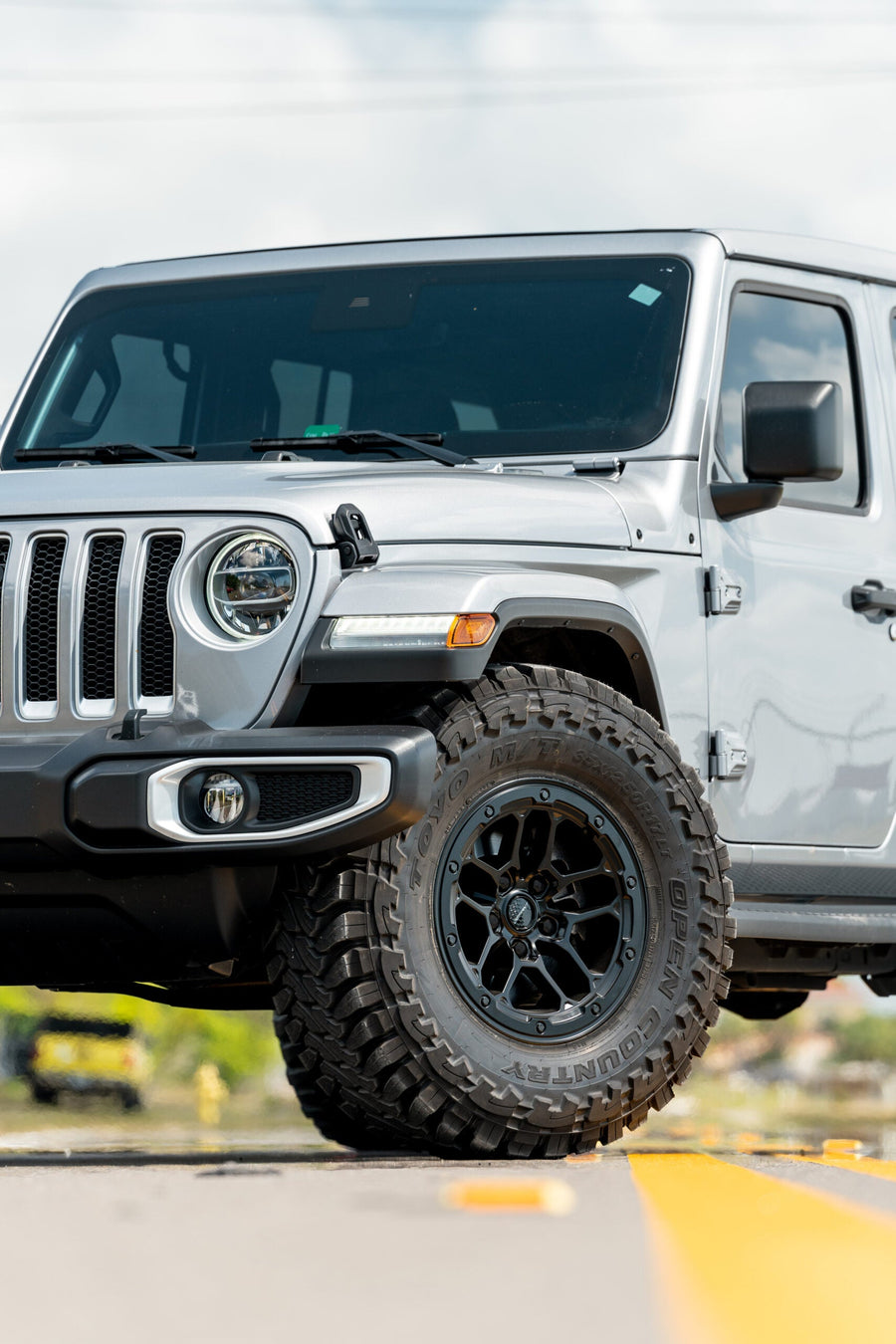 JEEP WRANGLER DEFIANT WHEELS RIMS DF01 BLACK 35X12.5X17 TOYO TIRES NO LIFT STOCK SUSPENSION