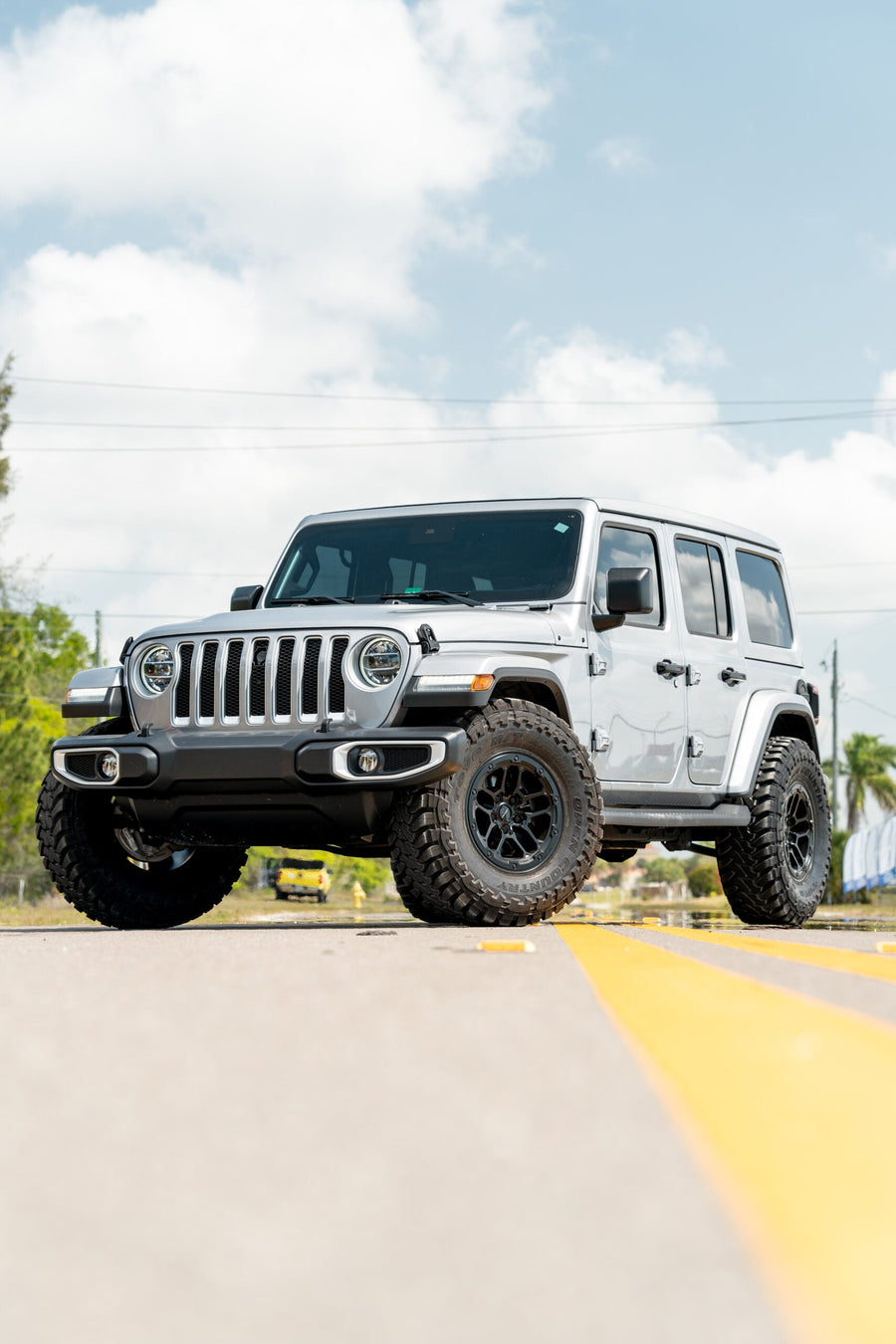 JEEP WRANGLER DEFIANT WHEELS RIMS DF01 BLACK 35X12.5X17 TOYO TIRES NO LIFT STOCK SUSPENSION