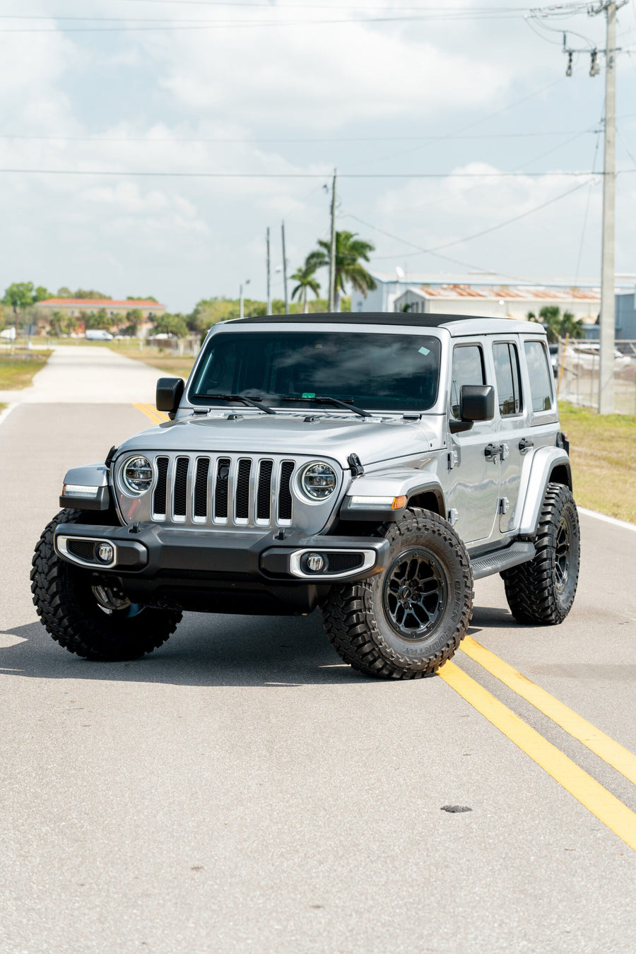 JEEP WRANGLER DEFIANT WHEELS RIMS DF01 BLACK 35X12.5X17 TOYO TIRES NO LIFT STOCK SUSPENSION