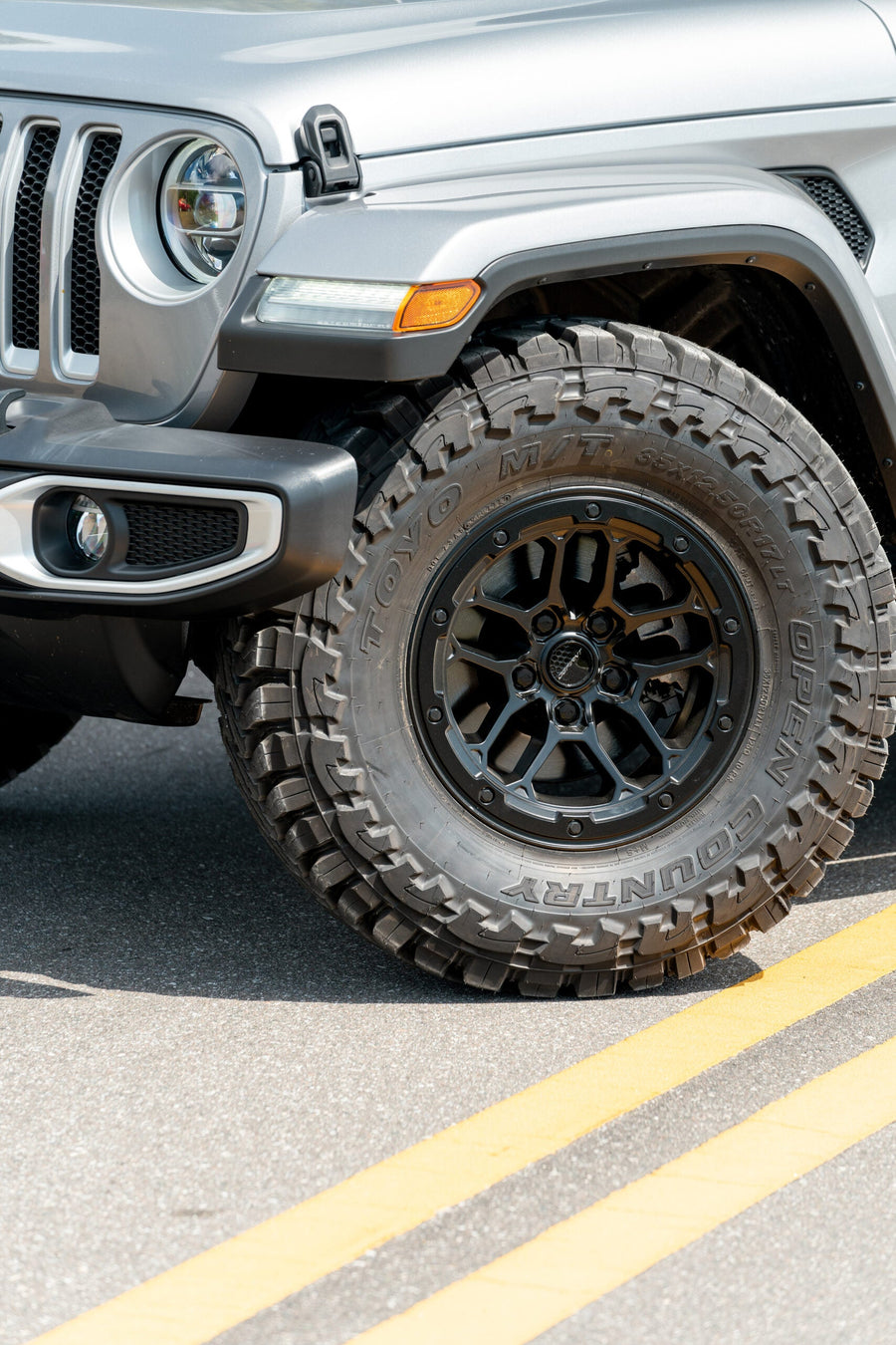 JEEP WRANGLER DEFIANT WHEELS RIMS DF01 BLACK 35X12.5X17 TOYO TIRES NO LIFT STOCK SUSPENSION