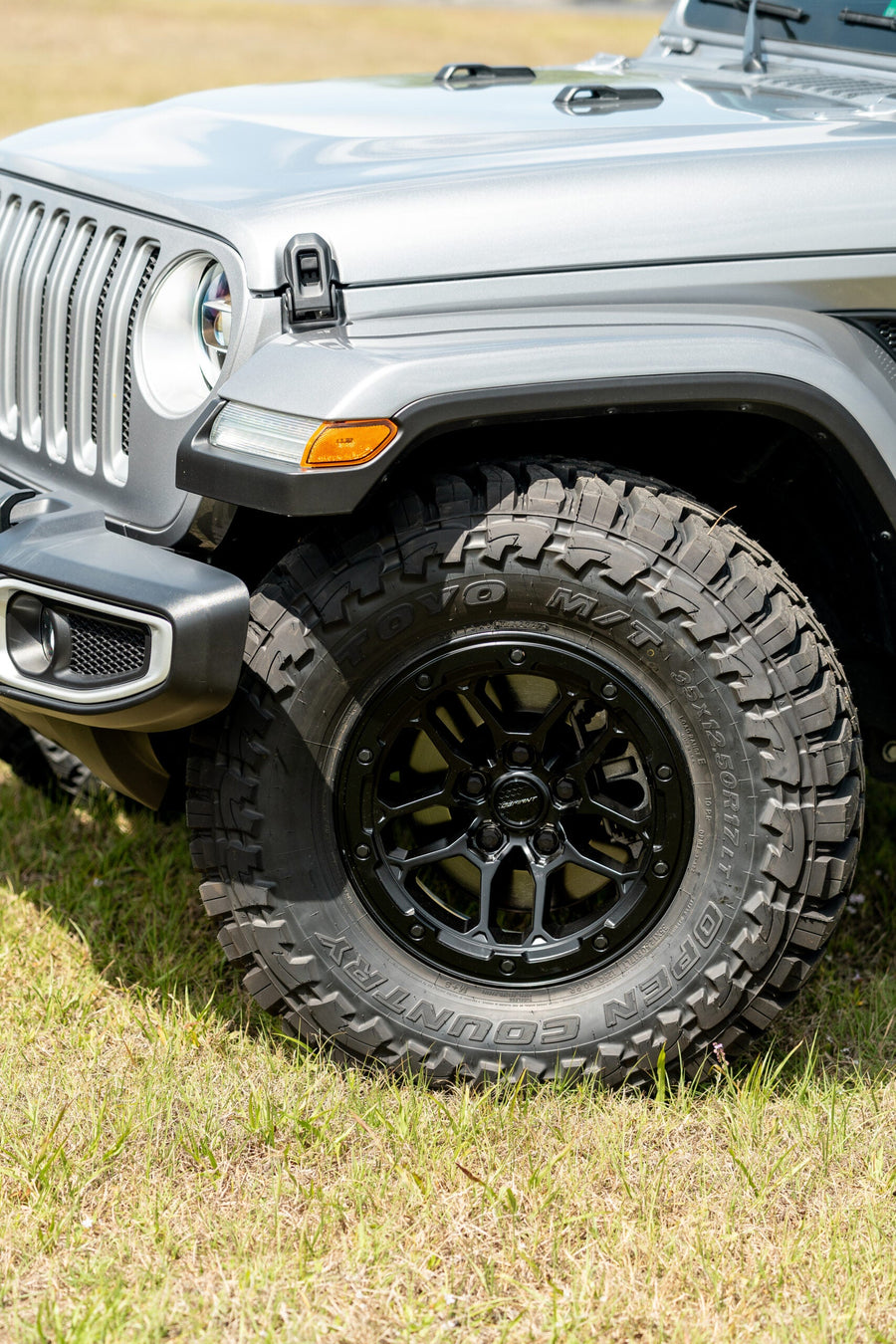JEEP WRANGLER DEFIANT WHEELS RIMS DF01 BLACK 35X12.5X17 TOYO TIRES NO LIFT STOCK SUSPENSION