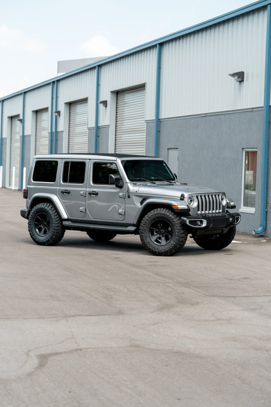 JEEP WRANGLER DEFIANT WHEELS RIMS DF02 BLACK 35X12.5X17 TOYO TIRES NO LIFT STOCK SUSPENSION