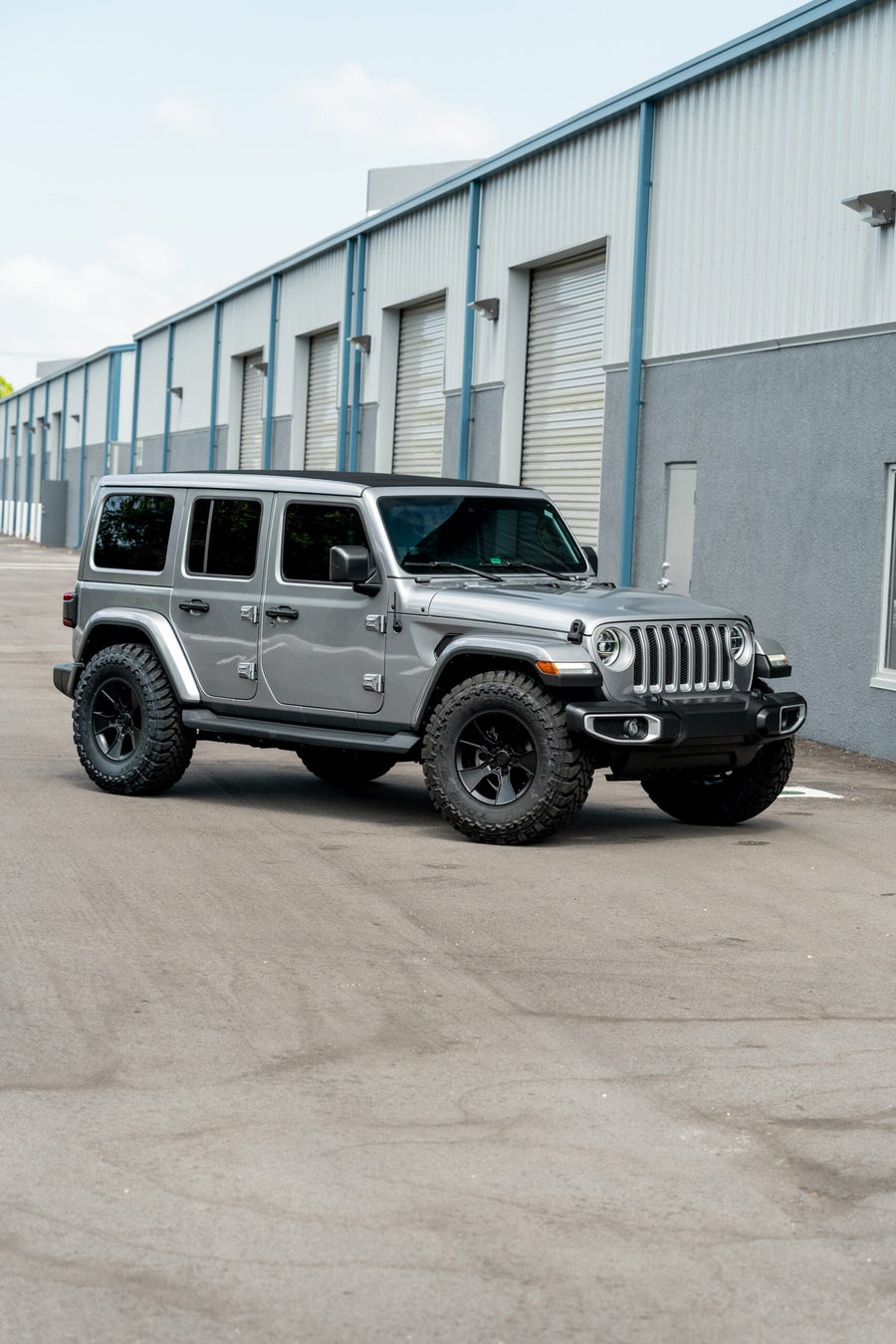 JEEP WRANGLER DEFIANT WHEELS RIMS DF02 BLACK 35X12.5X17 TOYO TIRES NO LIFT STOCK SUSPENSION