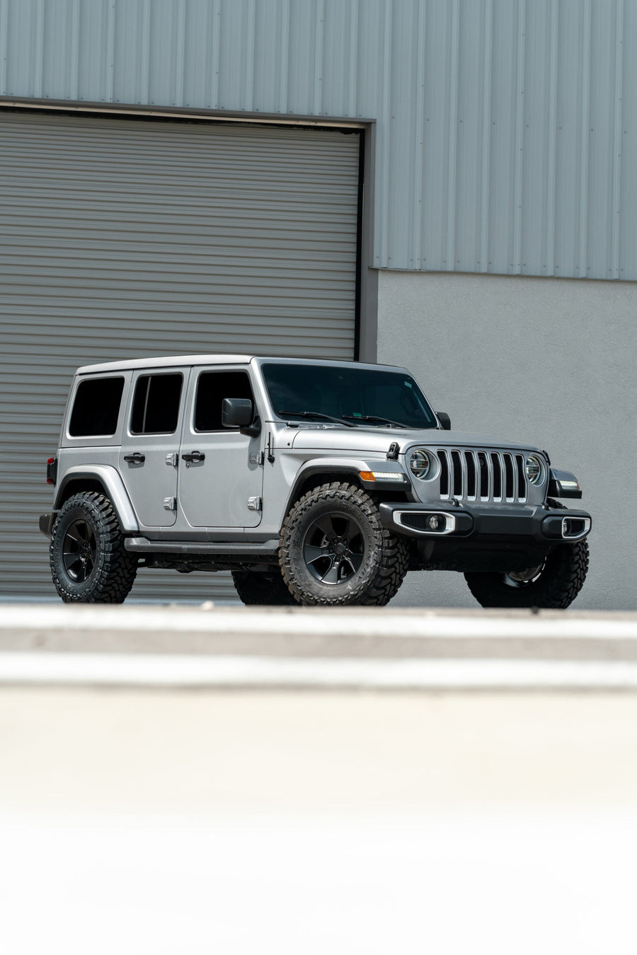 JEEP WRANGLER DEFIANT WHEELS RIMS DF02 BLACK 35X12.5X17 TOYO TIRES NO LIFT STOCK SUSPENSION