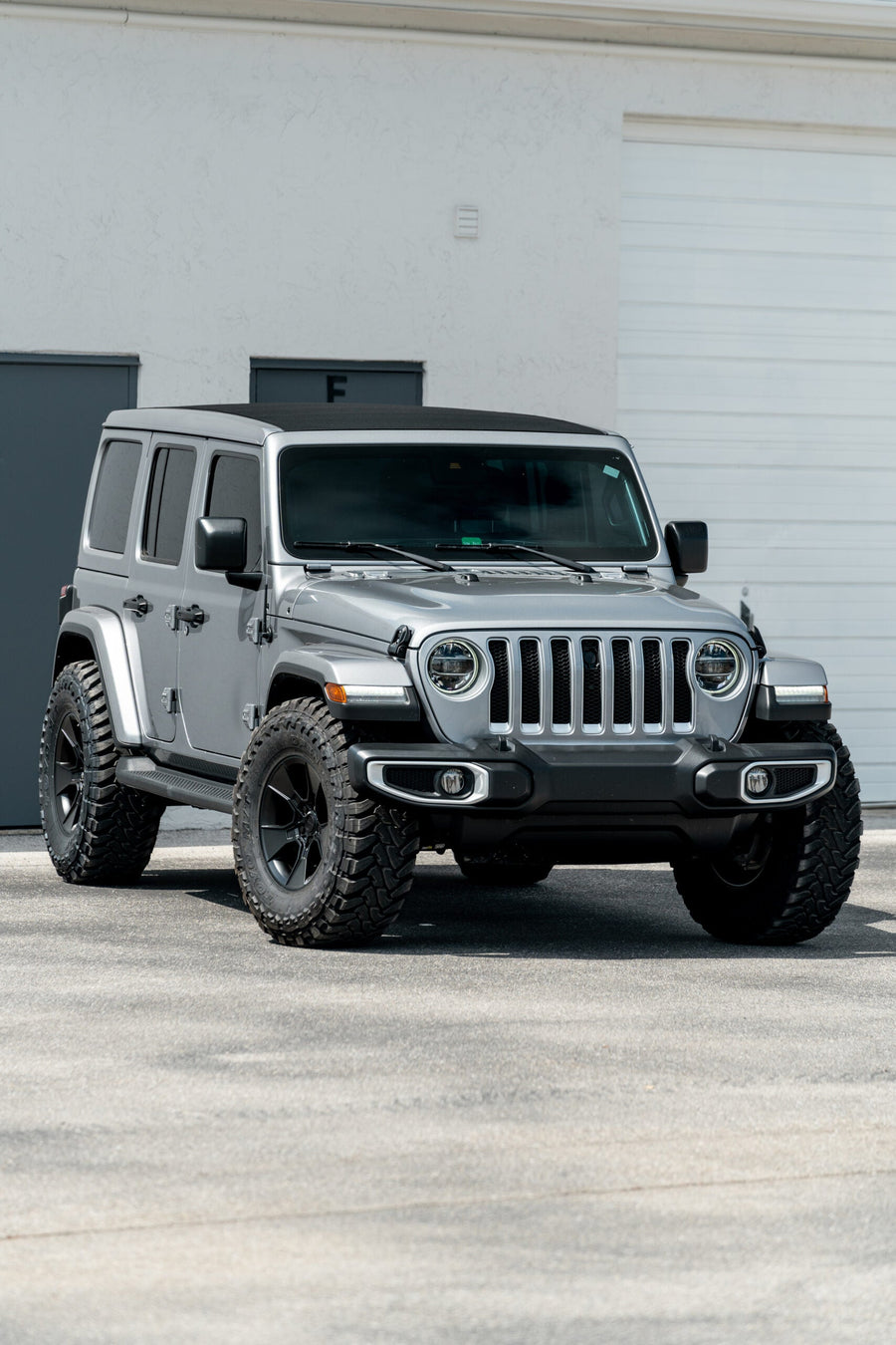 JEEP WRANGLER DEFIANT WHEELS RIMS DF02 BLACK 35X12.5X17 TOYO TIRES NO LIFT STOCK SUSPENSION