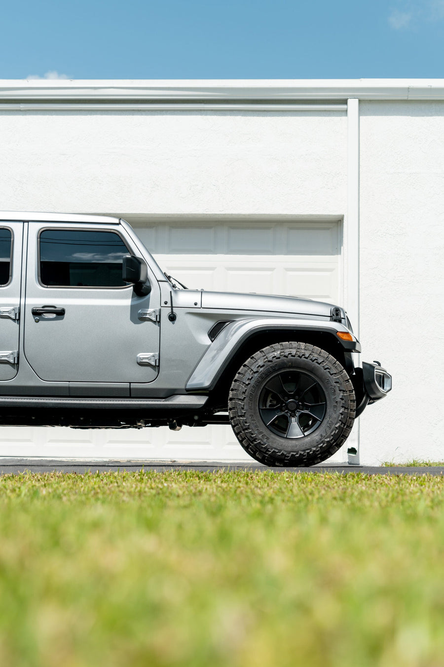 JEEP WRANGLER DEFIANT WHEELS RIMS DF02 BLACK 35X12.5X17 TOYO TIRES NO LIFT STOCK SUSPENSION