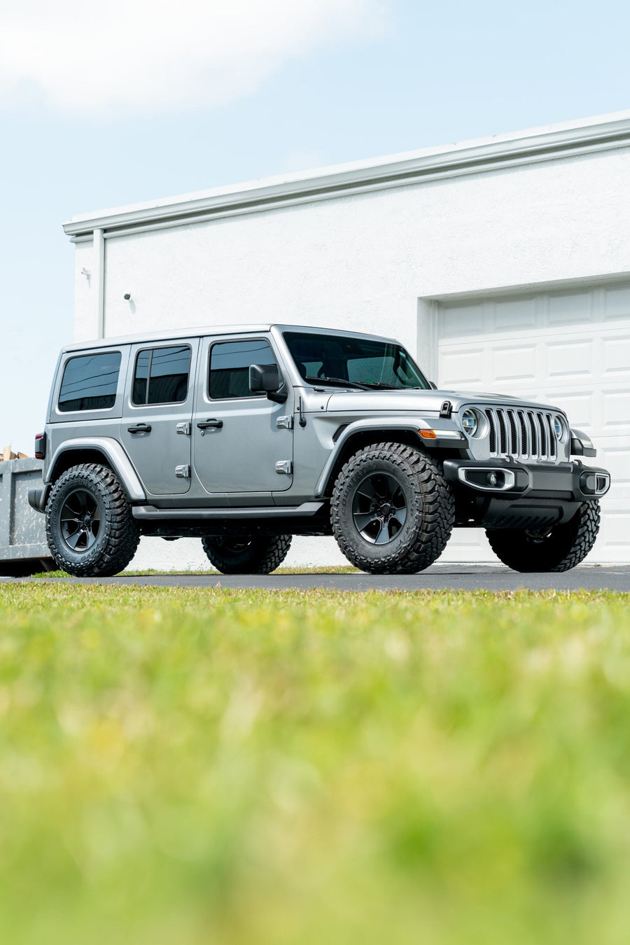 JEEP WRANGLER DEFIANT WHEELS RIMS DF02 BLACK 35X12.5X17 TOYO TIRES NO LIFT STOCK SUSPENSION
