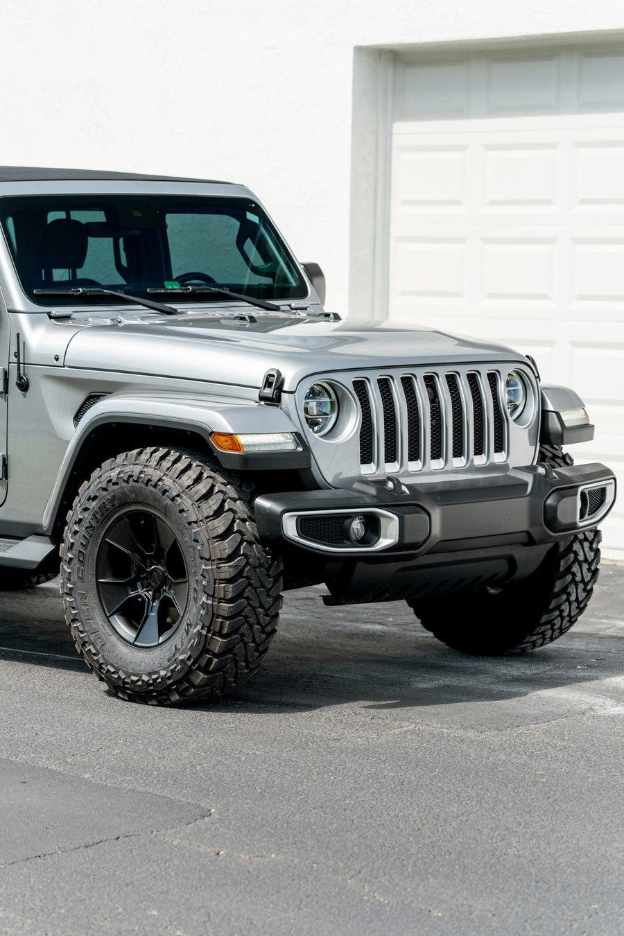 JEEP WRANGLER DEFIANT WHEELS RIMS DF02 BLACK 35X12.5X17 TOYO TIRES NO LIFT STOCK SUSPENSION