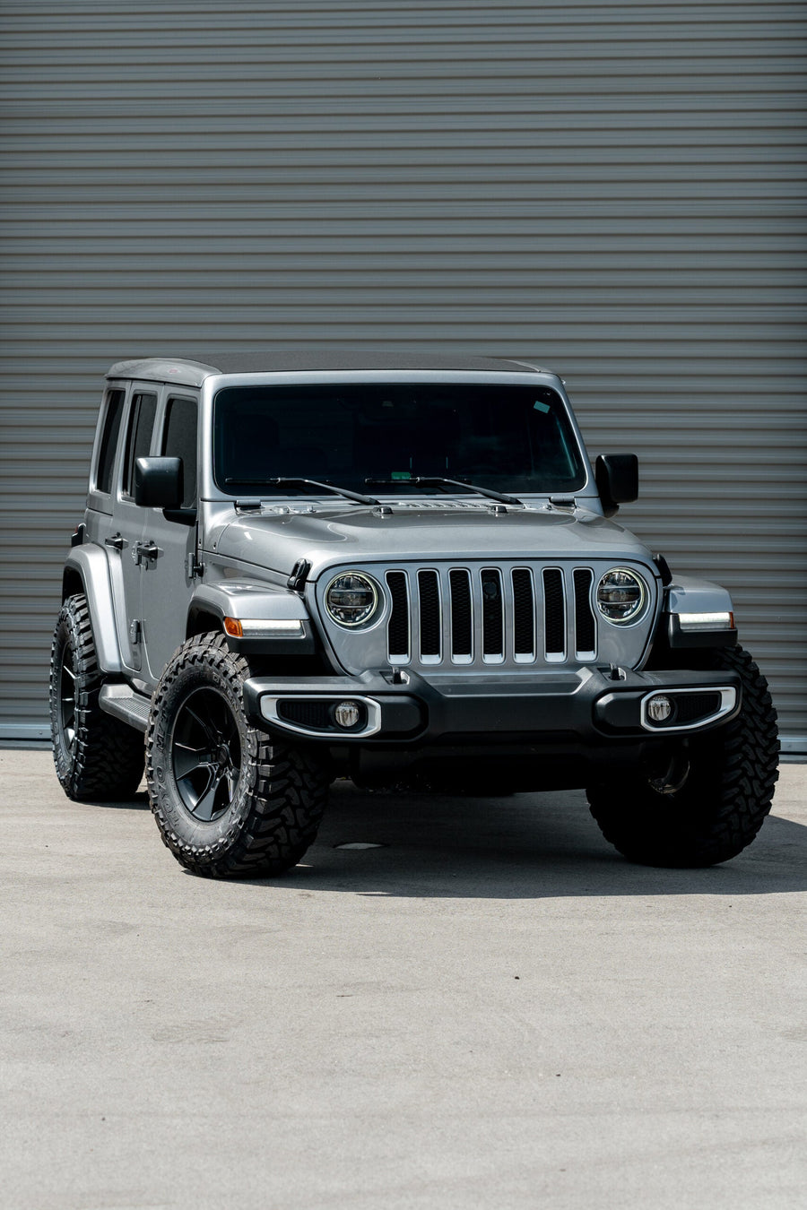JEEP WRANGLER DEFIANT WHEELS RIMS DF02 BLACK 35X12.5X17 TOYO TIRES NO LIFT STOCK SUSPENSION