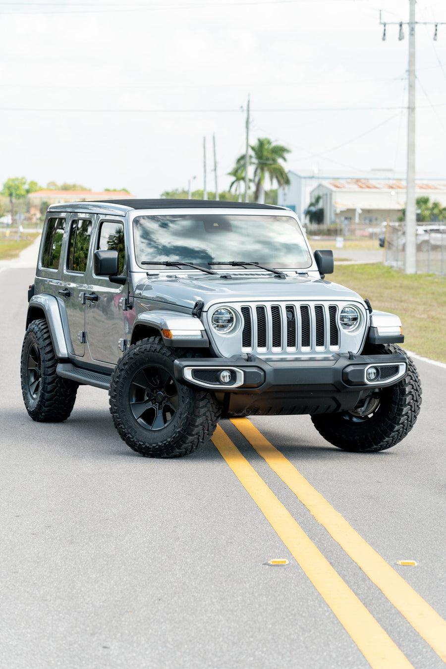 JEEP WRANGLER DEFIANT WHEELS RIMS DF02 BLACK 35X12.5X17 TOYO TIRES NO LIFT STOCK SUSPENSION