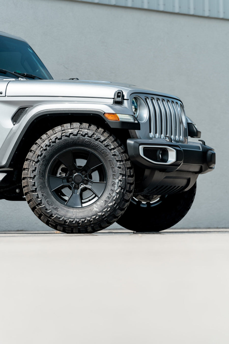 JEEP WRANGLER DEFIANT WHEELS RIMS DF02 BLACK 35X12.5X17 TOYO TIRES NO LIFT STOCK SUSPENSION