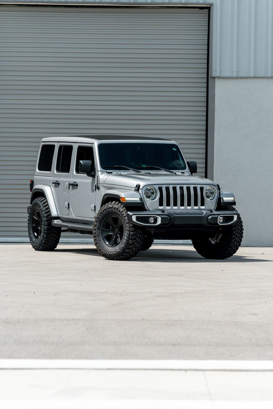 JEEP WRANGLER DEFIANT WHEELS RIMS DF02 BLACK 35X12.5X17 TOYO TIRES NO LIFT STOCK SUSPENSION