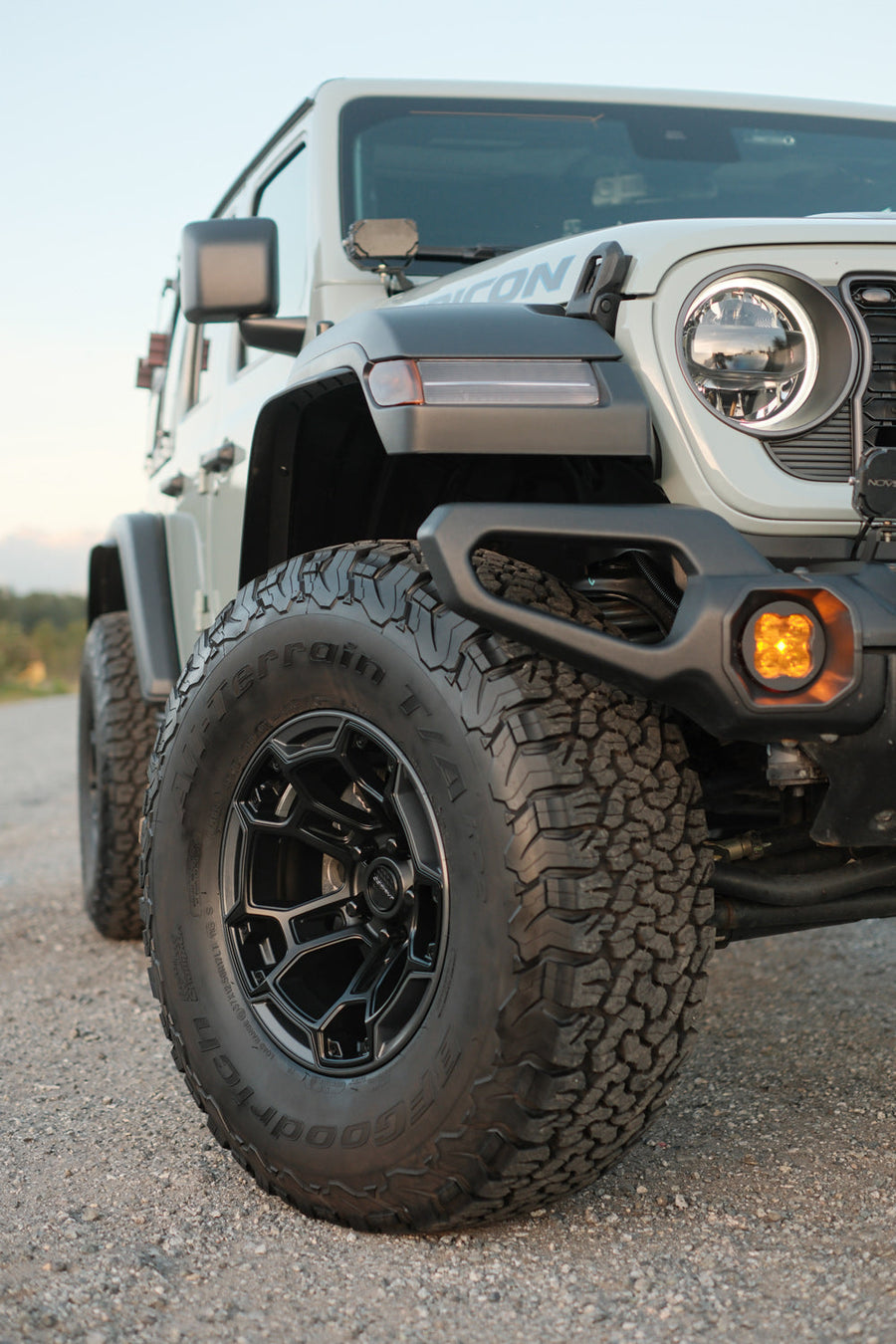 JEEP WRANGLER DF03 17X9 SATIN BLACK CHARCOAL DEFIANT WHEELS GRAY WOLF OVERLAND