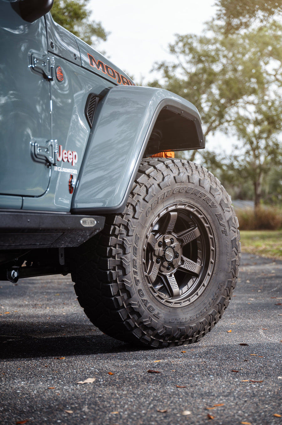 Jeep Gladiator 4PLAY Wheels 4PS63 17x9 35x12.5x17 Toyo Tires