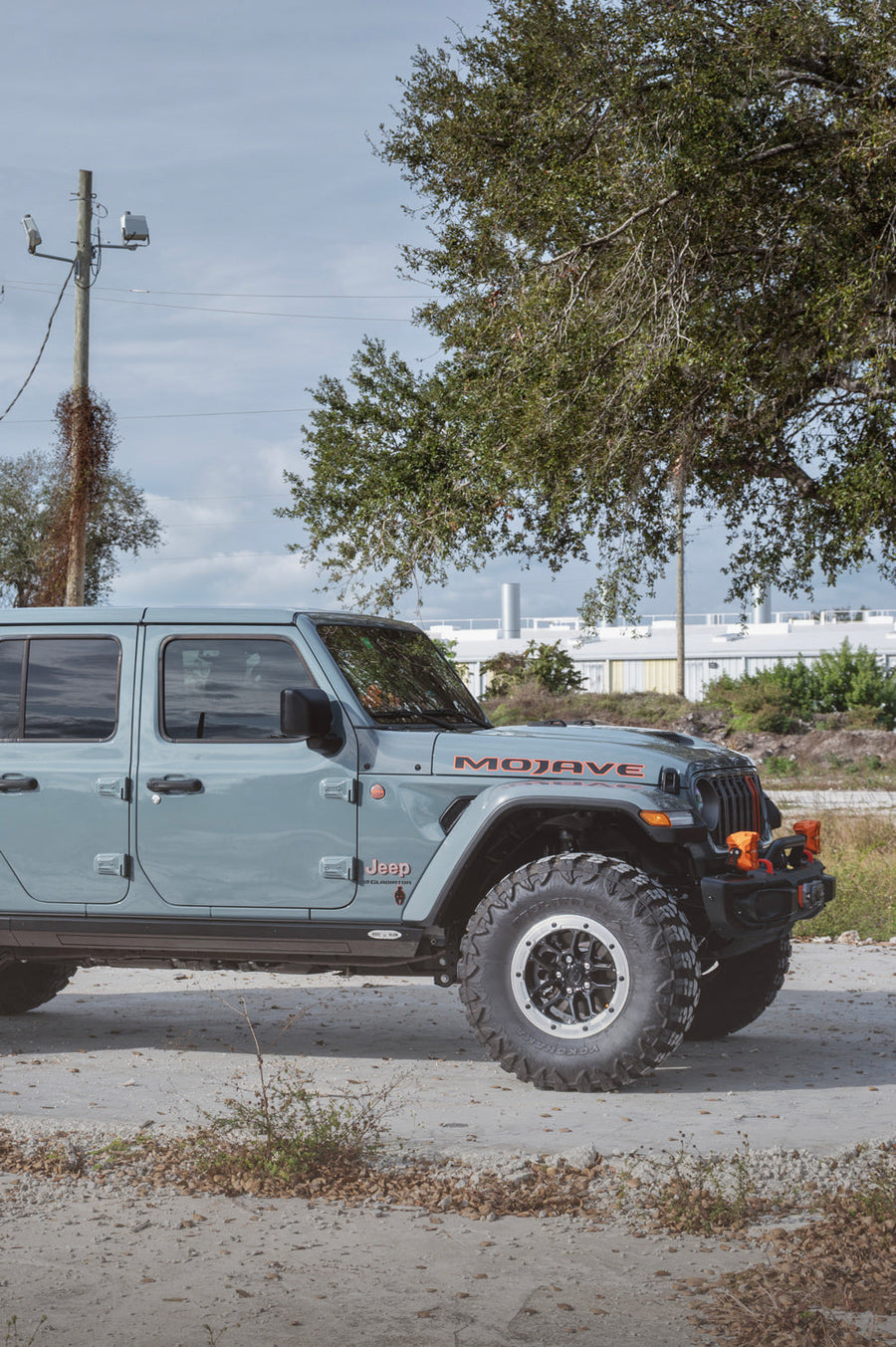 Jeep Gladiator DEFIANT Wheels DF01 Black Milled 17x8 37x12.5R17 Yokohama Tire