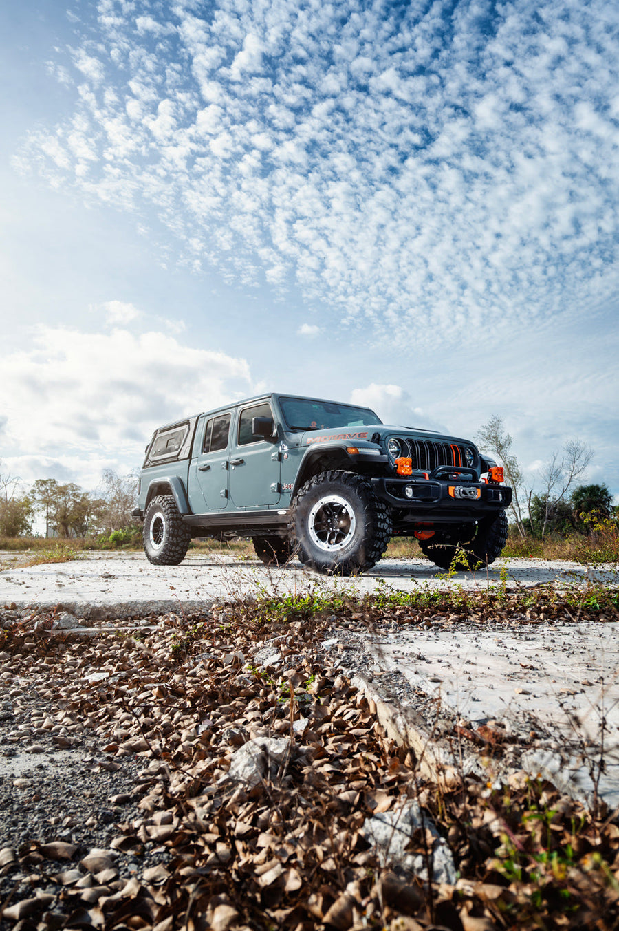 Jeep Gladiator DEFIANT Wheels DF01 Black Milled 17x8 37x12.5R17 Yokohama Tire