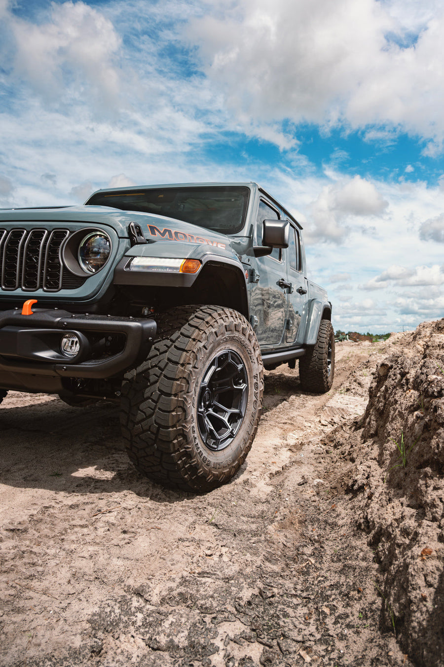 Jeep Gladiator DEFIANT Wheels DF03 Satin Charcoal 2-Tone 17×9 35x12.5x17 TOYO Open Country Tire 1