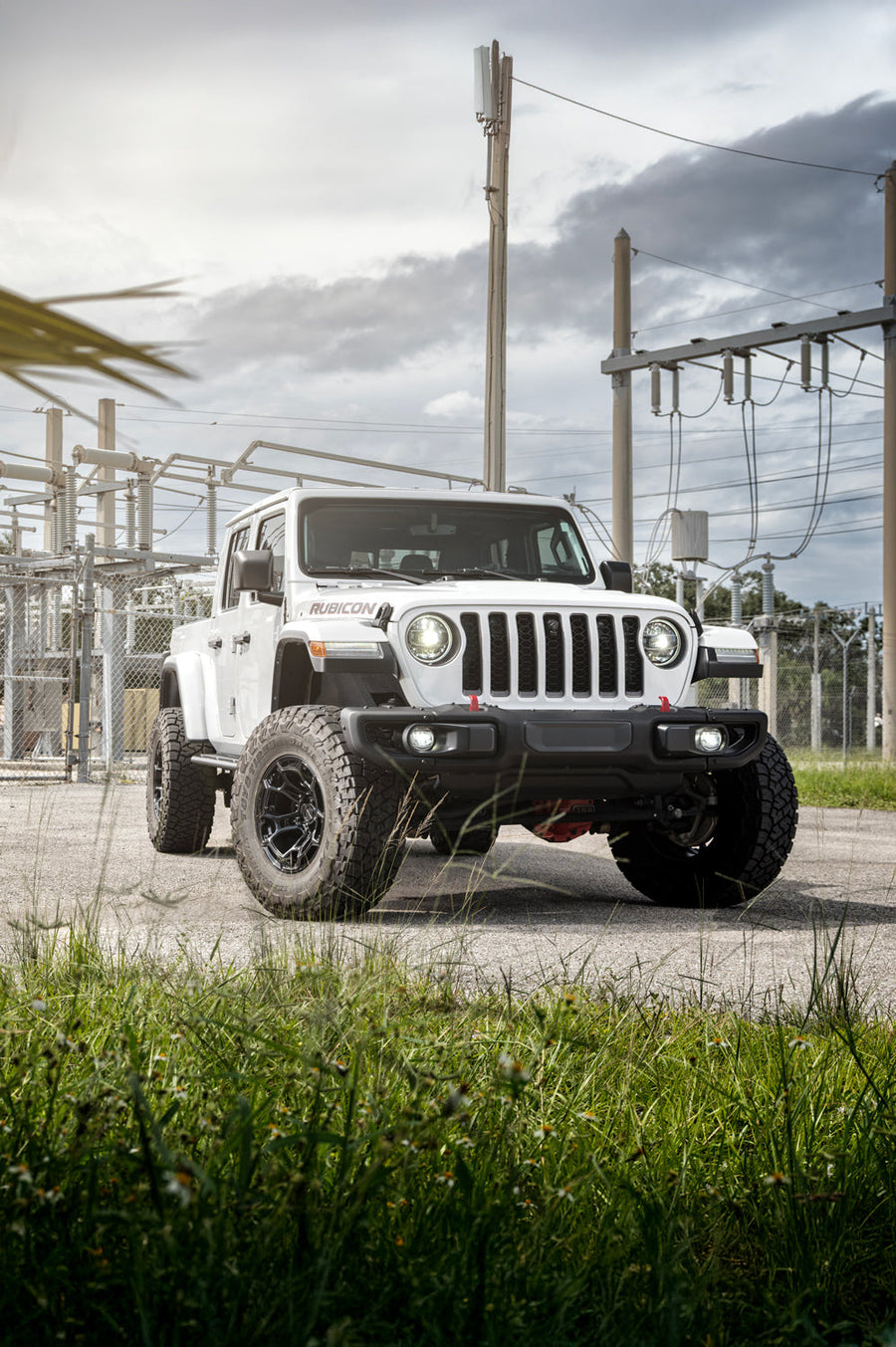 Jeep Gladiator DEFIANT Wheels DF03 Gloss Black 17×9 35x12.5x17 TOYO Open Country Tire