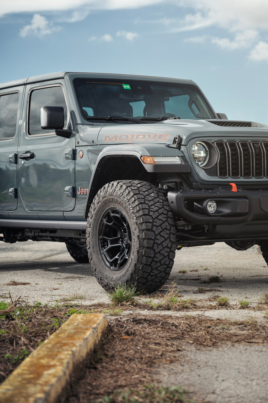 Jeep Gladiator DEFIANT Wheels DF03 Gloss Black 17×9 35x12.5x17 TOYO Open Country Tire 1